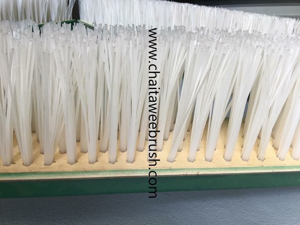 CTW home แปรงทำความสะอาดหญ้าเทียม 3