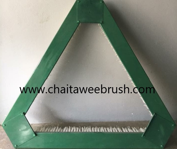 CTW home แปรงทำความสะอาดหญ้าเทียม 3